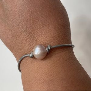 Pearl & Leather Bracelet